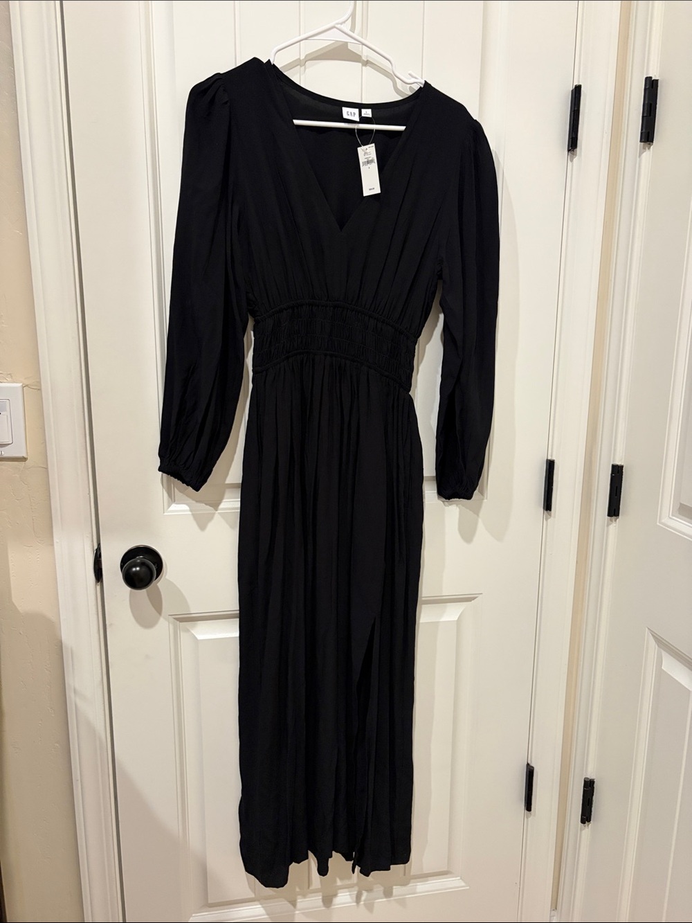 🎬GAP Black V-Neck Long Sleeve Maxi Dress